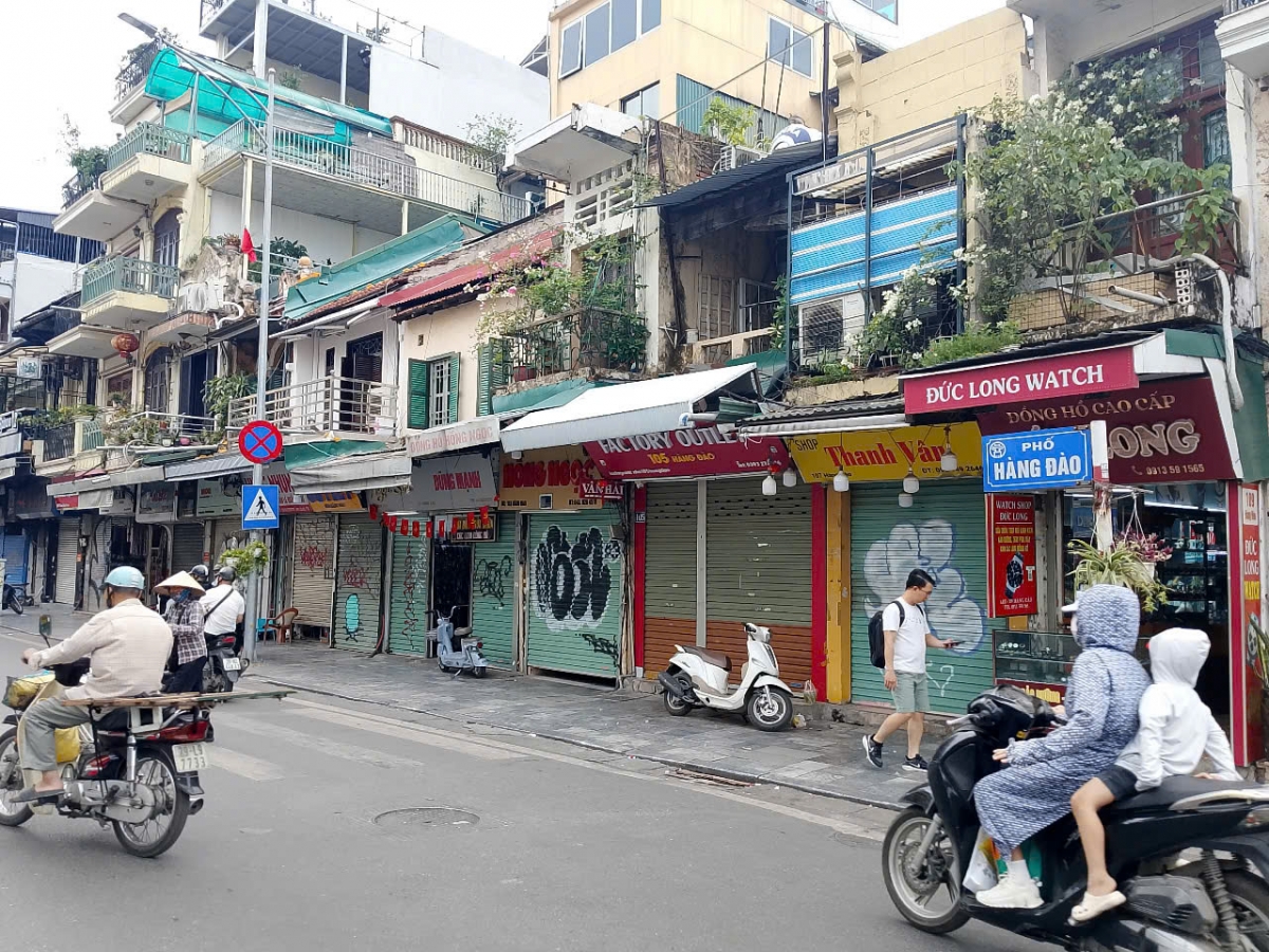 Làn sóng đóng cửa hàng để né thuế và chiến dịch chống hàng giả